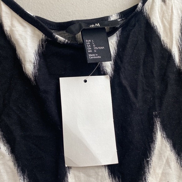 Black & White Chevron Criss Cross Tank Top - Picture 6 of 11